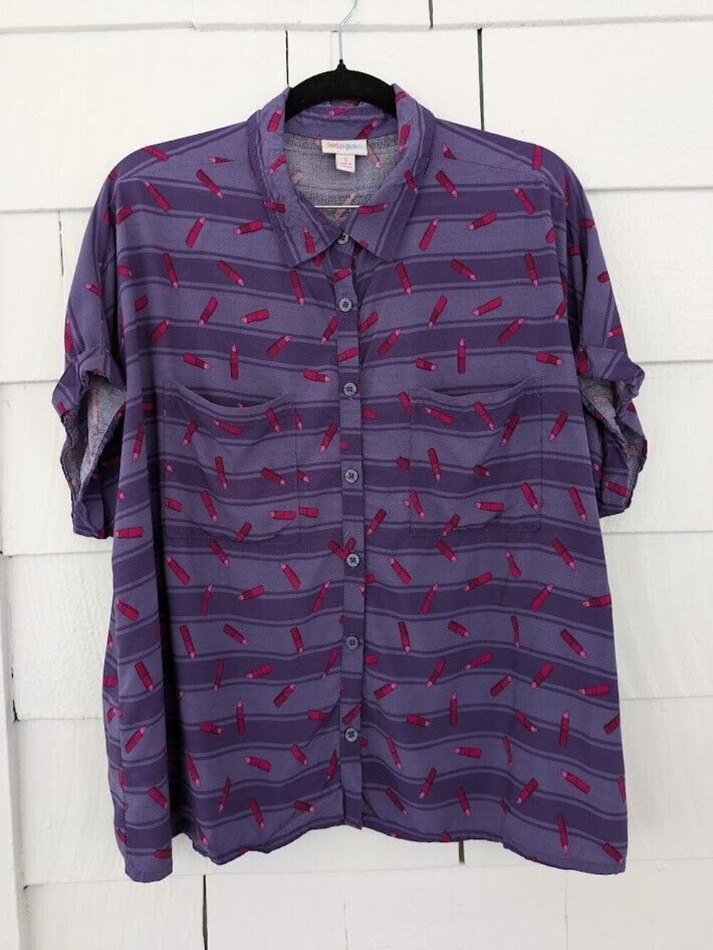 LuLaRoe Size Small Amy Blouse Purple w Lipstick Print Button-Up Short Sleeve Top